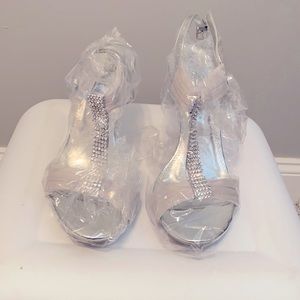 Crystal T Strap Belize Silver Heals